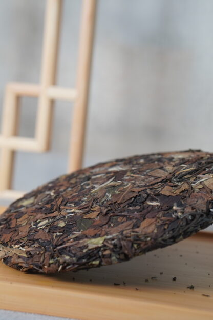 Chuan Han Ji · Mark of Time | Ten-Year Aged · Fuding White Tea 2015 Shou Mei Cake (300g) - Image 7