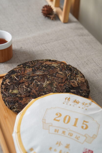 Chuan Han Ji · Mark of Time | Ten-Year Aged · Fuding White Tea 2015 Shou Mei Cake (300g) - Image 11