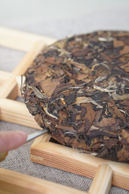 Chuan Han Ji · Mark of Time | Twelve-Year Aged · Fuding White Tea 2013 Shou Mei Cake (300g) - Image 4